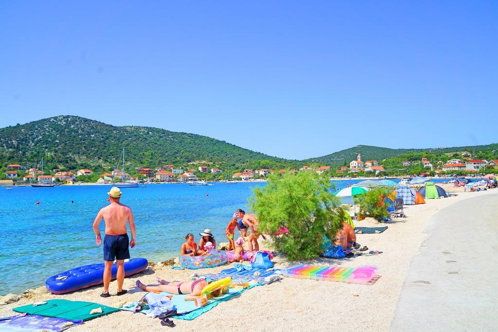 Apartments Borozan Vinišće 外观 照片